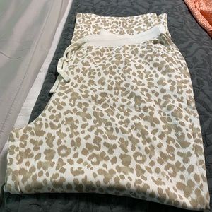 Brandnew Leopard print bottoms🌼